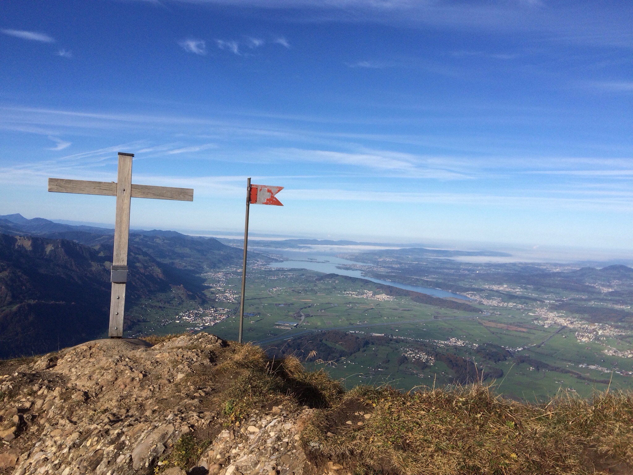 Die Aussichtskanzel über der Linthebene