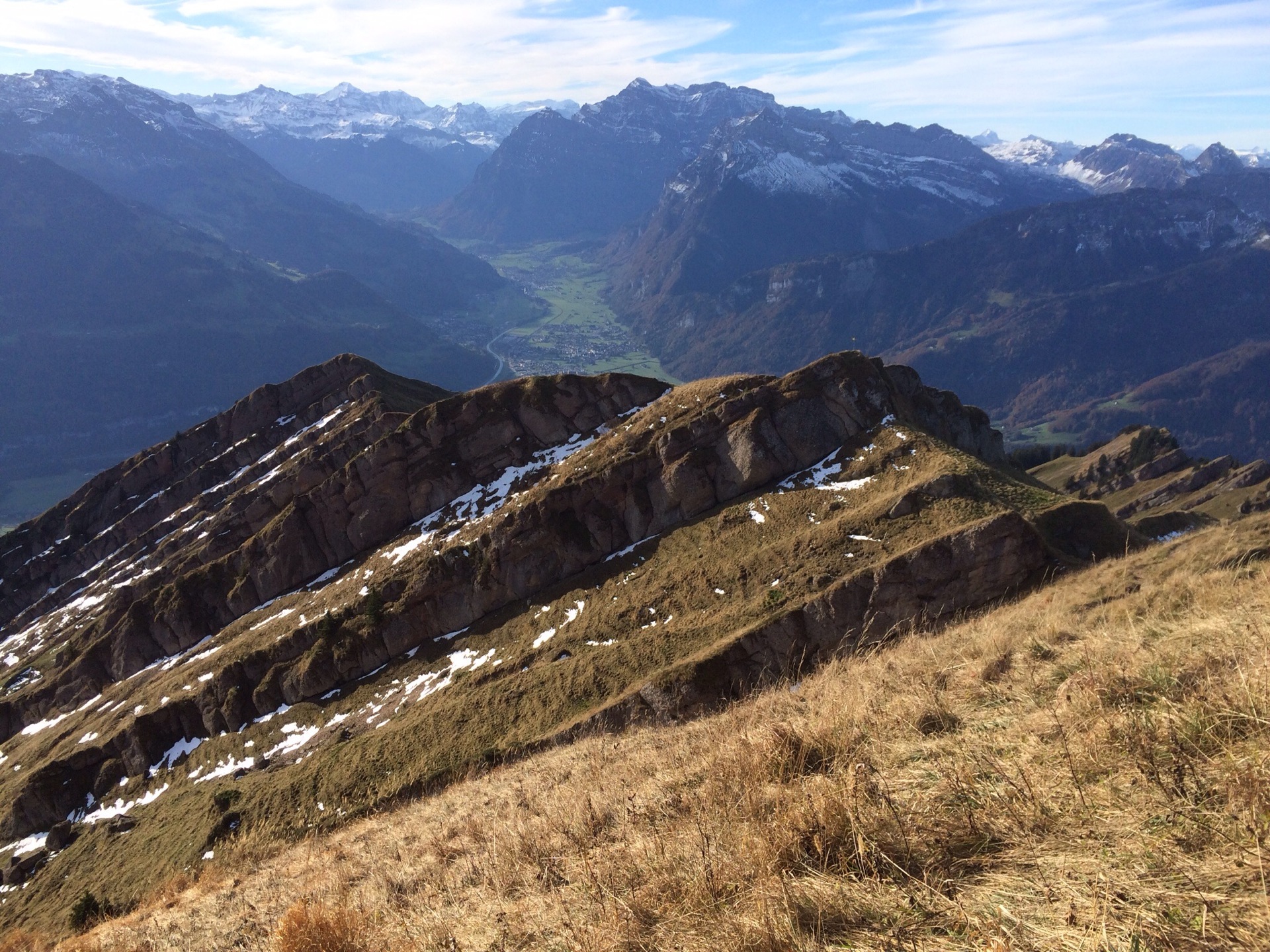 Die speziellen Gratformationen und der Blick auf den Glärnisch