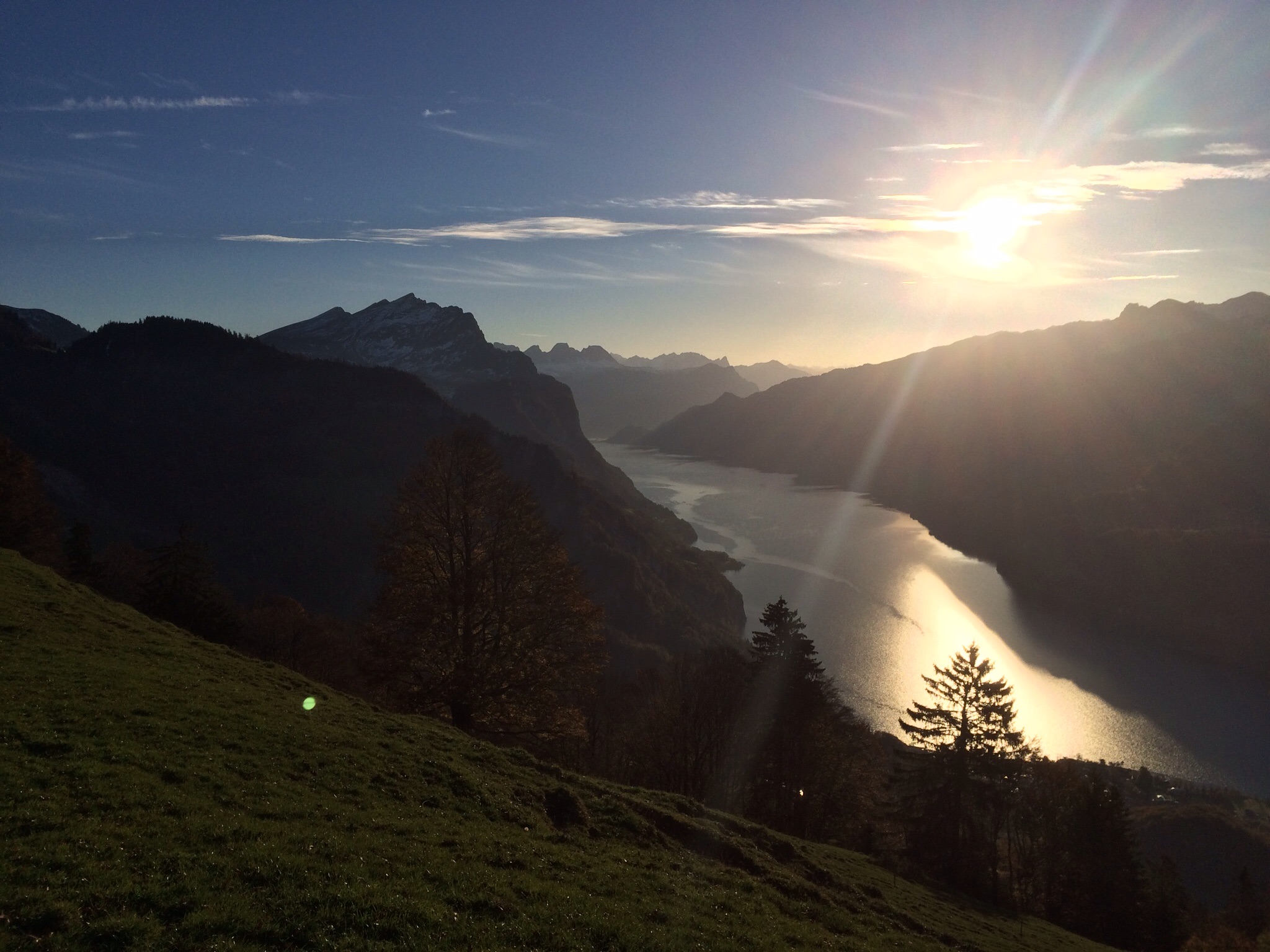 Die Sonne geht auf über dem Walensee...