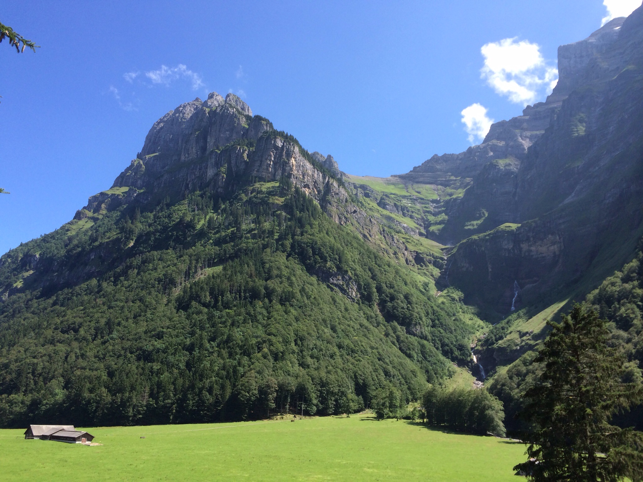 Der Blick in das Tal des Aufstiegs (bei der Rückkehr mit Sonne) 